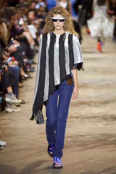 Look 8